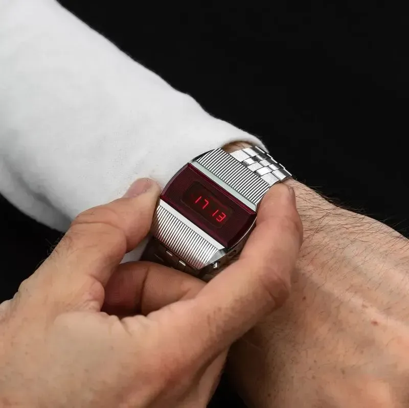 Электроника-1 — первые LED-часы СССР. 1973 год