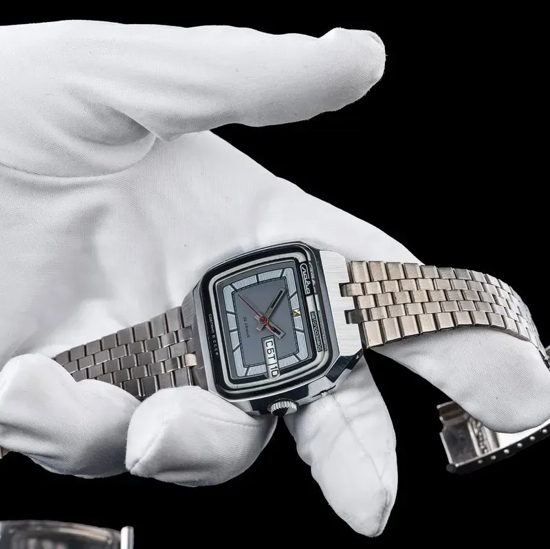 Слава «Телеэкран» — часы в корпусе телевизора. СССР, 1980-е