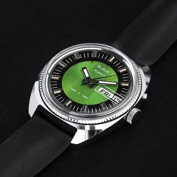 Слава «Зелёный Мох» — редкий цветной циферблат. СССР, 1980-е