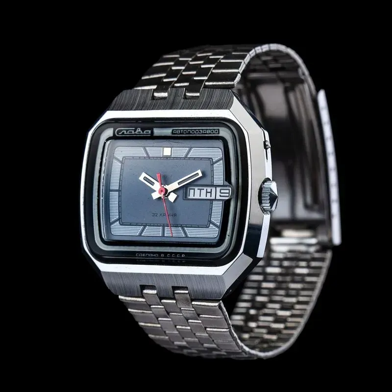 Слава «Телеэкран» — часы в корпусе телевизора. СССР, 1980-е