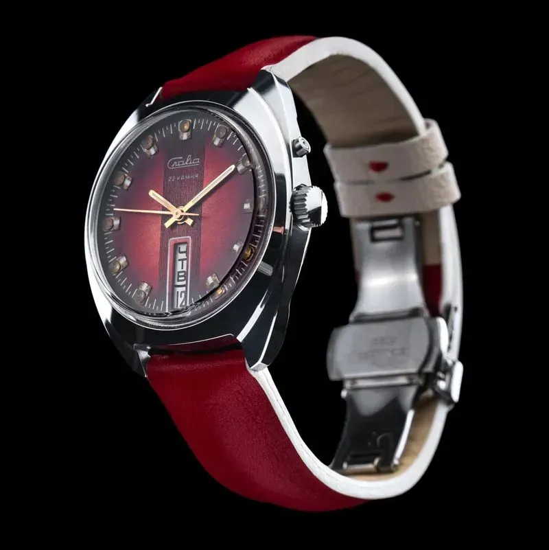 Слава «Вертикаль» — редкие часы с огненным циферблатом и вертикальным календарём