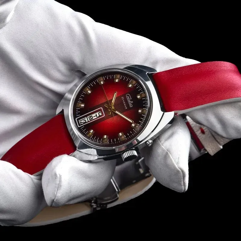 Слава «Вертикаль» — редкие часы с огненным циферблатом и вертикальным календарём